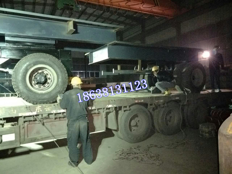 流動式石子粉碎機(jī)破碎站發(fā)貨現(xiàn)場